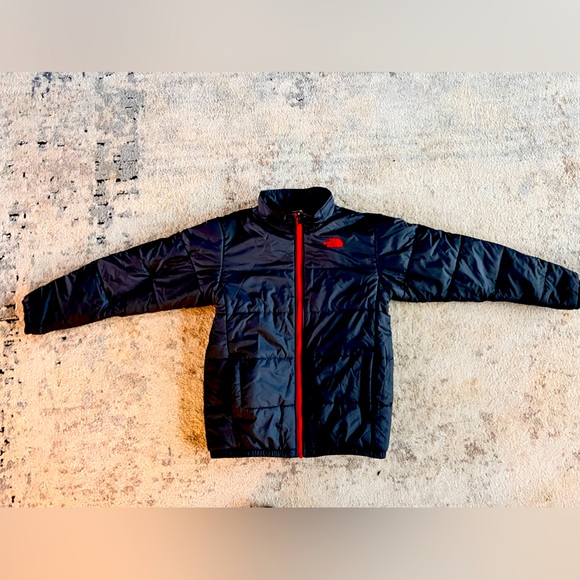 North Face- Boy’s L puffer jacket - Picture 1 of 3